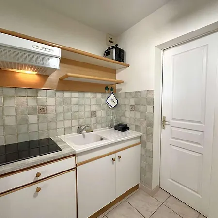 Appartamento Hyeguy Pour 3 Personnes En Rez De Jardin Avec Piscine Commune A Giens