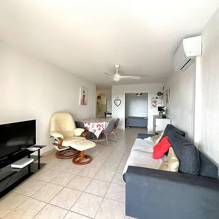 Hyeguy Pour 3 Personnes En Rez De Jardin Avec Piscine Commune A Giens *